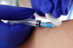 «Контрольный» укол. Что говорят белорусские врачи о втором этапе вакцинации