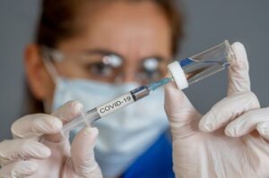 ВОЗ обеспокоена кризисом доверия к вакцинации от COVID-19 в мире
