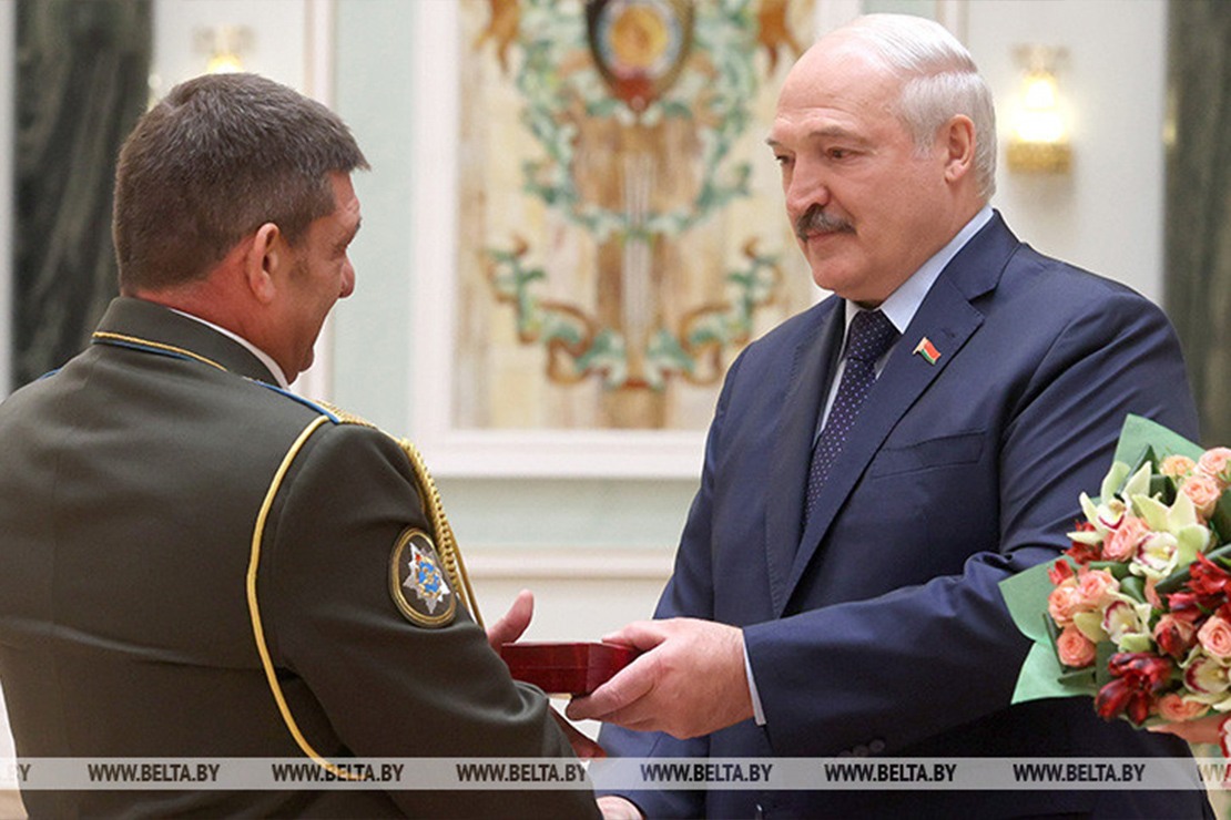 “Мы будем жить и развиваться вопреки всем трудностям” – Лукашенко вручил госнаграды заслуженным деятелям