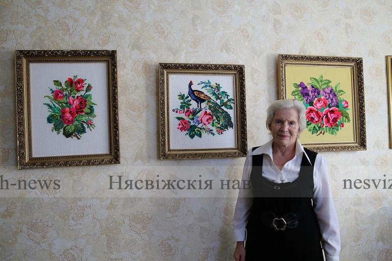 Вышитые картины, розы и виноградники Елены Рабко