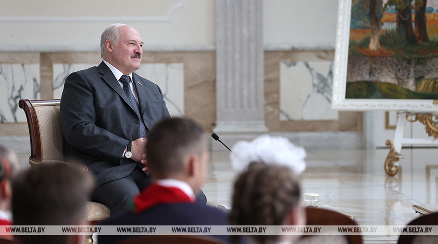 Лукашенко — пионерам: в ваших руках будущее страны, и вы должны ее сохранить