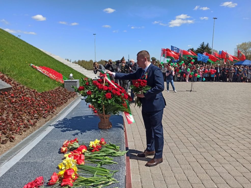 Торжественный митинг с возложение цветов от руководства Минского областного исполнительного комитета состоялся 9 мая
