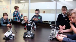 В школах Минщины будут учить создавать роботов