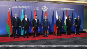 Лукашенко прибыл в Ереван на саммит ОДКБ