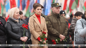 Возложение цветов к памятнику Ленину состоялось на площади Независимости в Минске