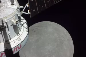 Космический корабль Orion достиг Луны