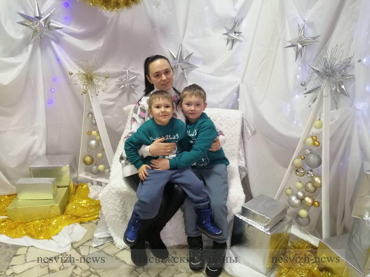 Единое целое: Он, Она и два сына