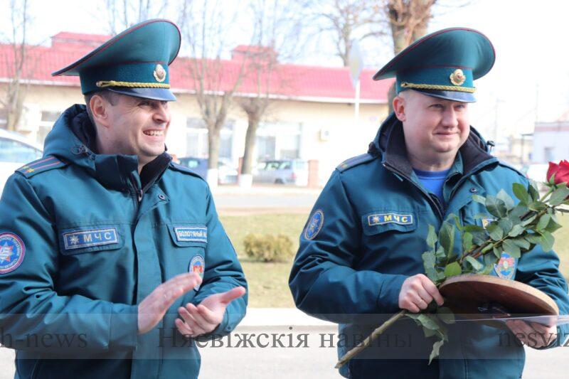 Вручение наград, очередных специальных званий, чествование ветерана пожарной службы, проводы на пенсию. Как прошел ЕДИ в Несвижском РОЧС