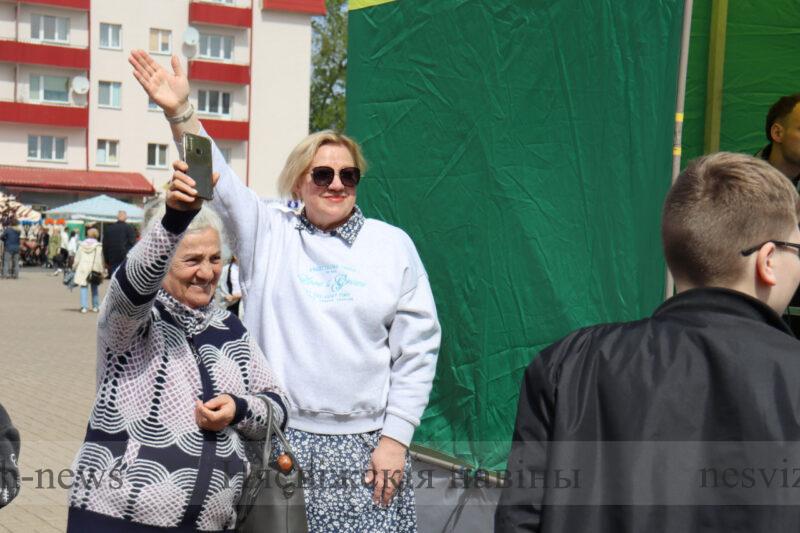 Гала-концерт победителей районного фестиваля-конкурса патриотической песни «Песни юности наших отцов» прошел в День Победы на Ратушной площади