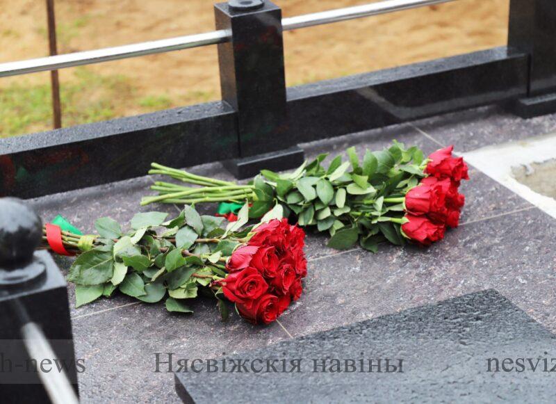 На кладбище в Ужанке состоялась церемония перезахоронения останков, расстрелянных мирных жителей в мае 1943 года