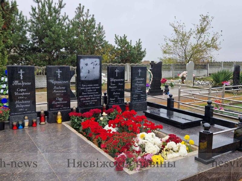 На кладбище в Ужанке состоялась церемония перезахоронения останков мирных жителей, расстрелянных в мае 1943 года