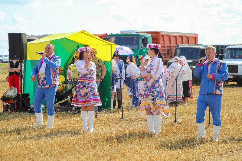 Свята першага снапа. Традыцыйны абрад “Зажынкі” даў афіцыйны старт уборачнай кампаніі ў раёне