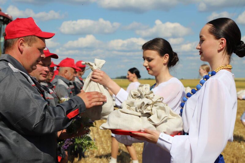 Свята першага снапа. Традыцыйны абрад “Зажынкі” даў афіцыйны старт уборачнай кампаніі ў раёне