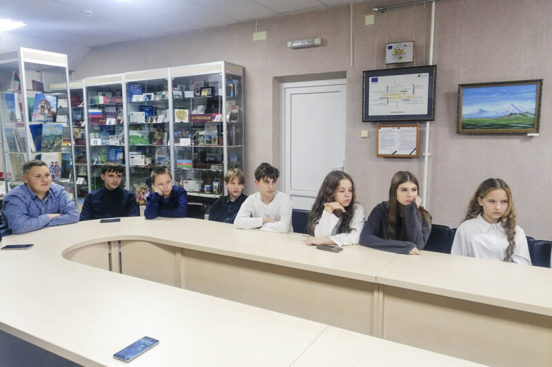 Диалоговая площадка «Объятия табачного дыма» с учащимися школ состоялась в центральной районной библиотеке