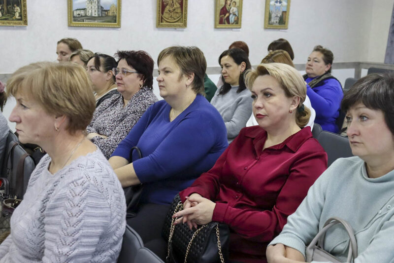 О пожарной безопасности — из первых уст: Максим Болотяный встретился с трудовым коллективам районных библиотек и клубов