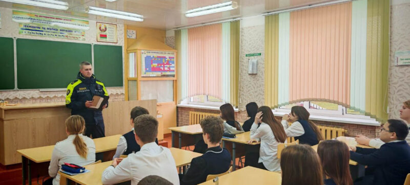 Осенние каникулы без происшествий: ОГАИ Несвижского РОВД напоминает о безопасности на дорогах