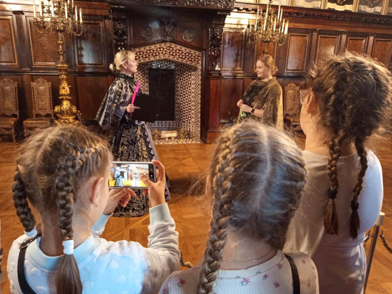 Экскурсия «Отважное путешествие Николая Христофора Сиротки» проводилась в Несвижском замке