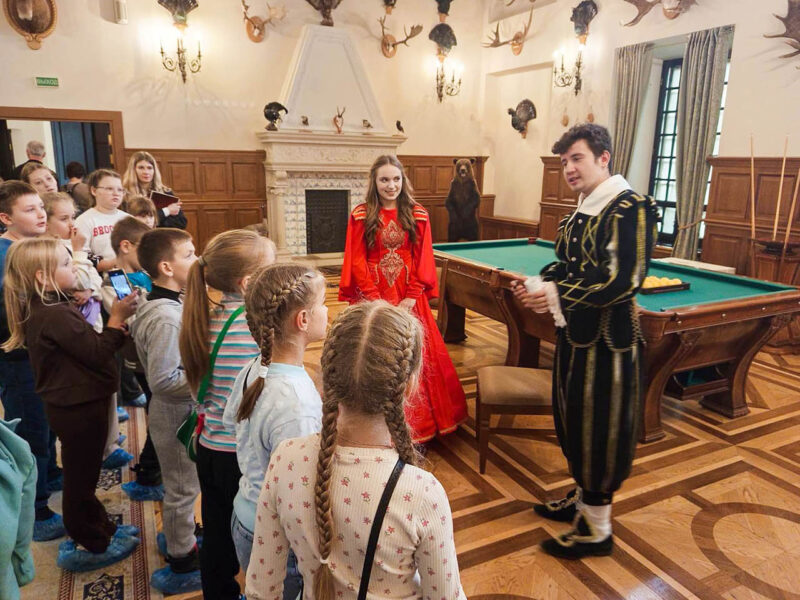 Экскурсия «Отважное путешествие Николая Христофора Сиротки» проводилась в Несвижском замке