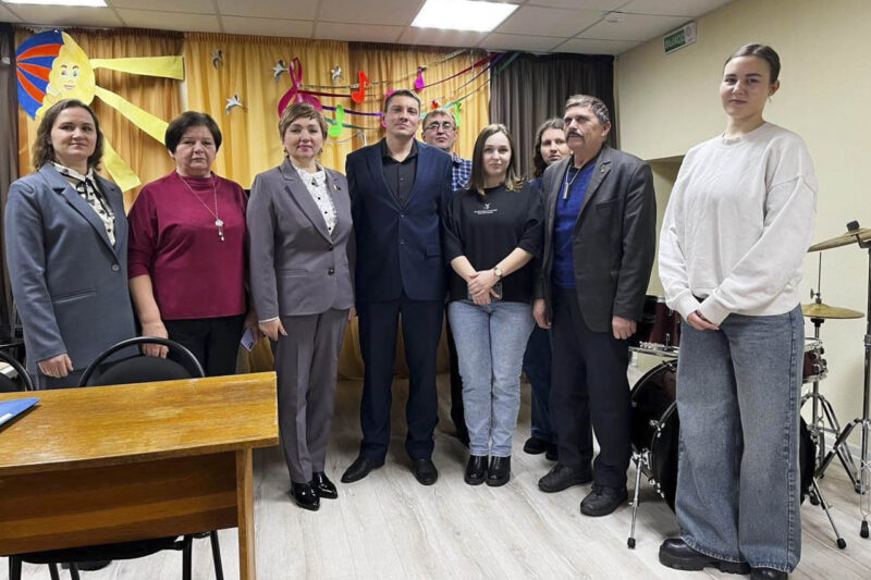 Конструктивный диалог: Елена Клишевич встретилась с трудовыми коллективами