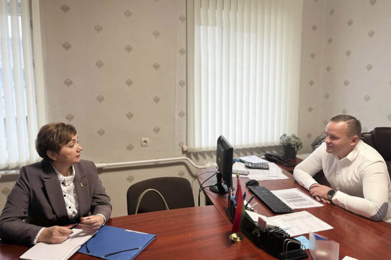 Конструктивный диалог: Елена Клишевич встретилась с трудовыми коллективами