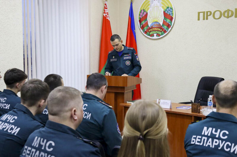 Единый день информирования прошёл в Несвижском гарнизоне с участием работника Министерства