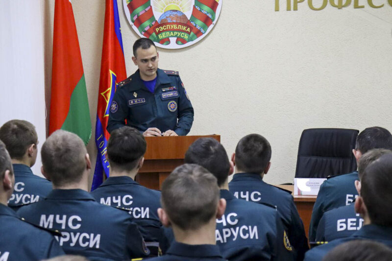 Единый день информирования прошёл в Несвижском гарнизоне с участием работника Министерства