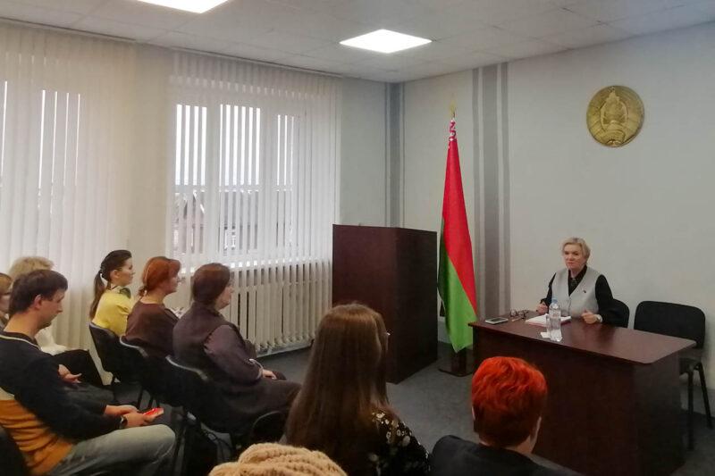 Елена Журавлева провела прямую телефонную линию, выездной личный приём граждан и присоединилась к акции «От всей души»