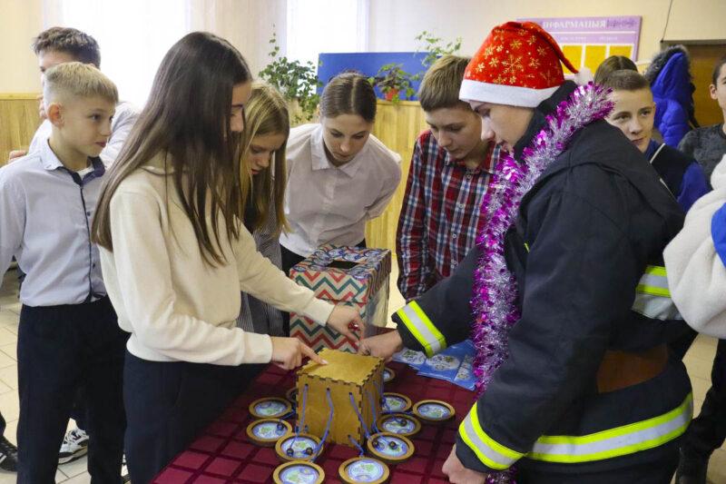 Встречаем Новый год безопасно! Тематическая площадка состоялась в Карцевичском сельском доме культуры