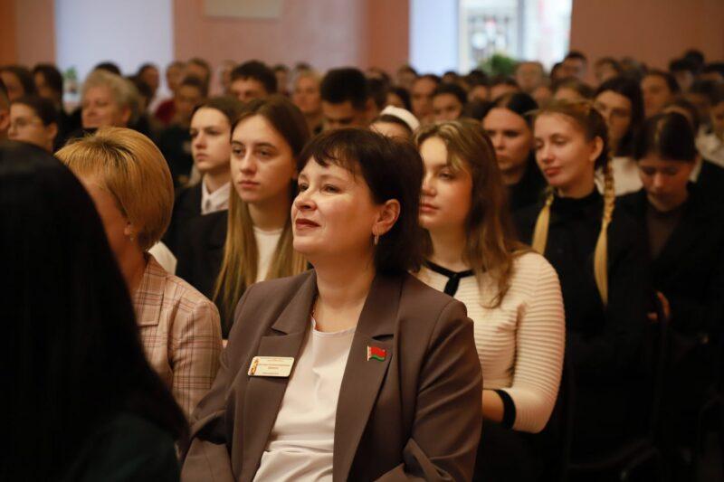 Лидер глазами поколений