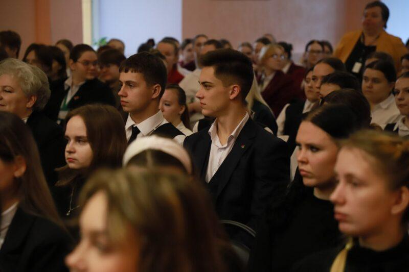 Лидер глазами поколений