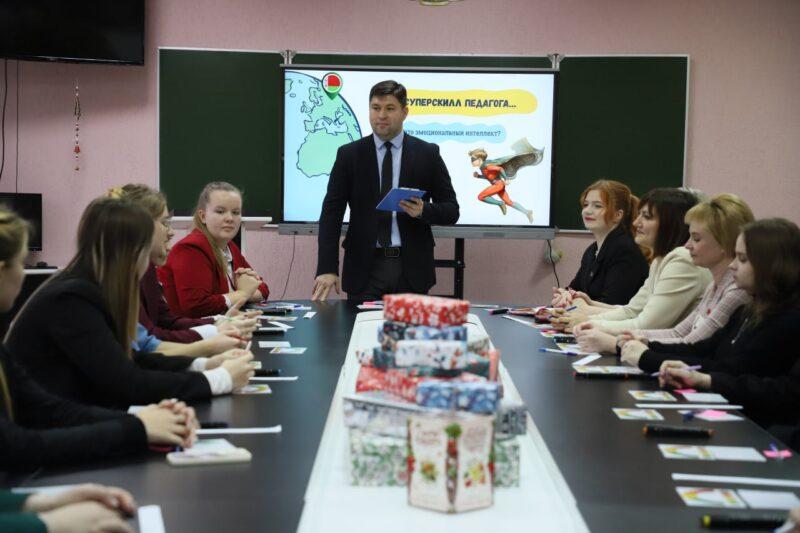 Лидер глазами поколений