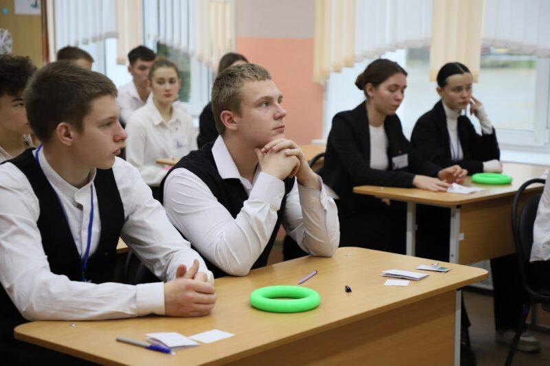 Лидер глазами поколений