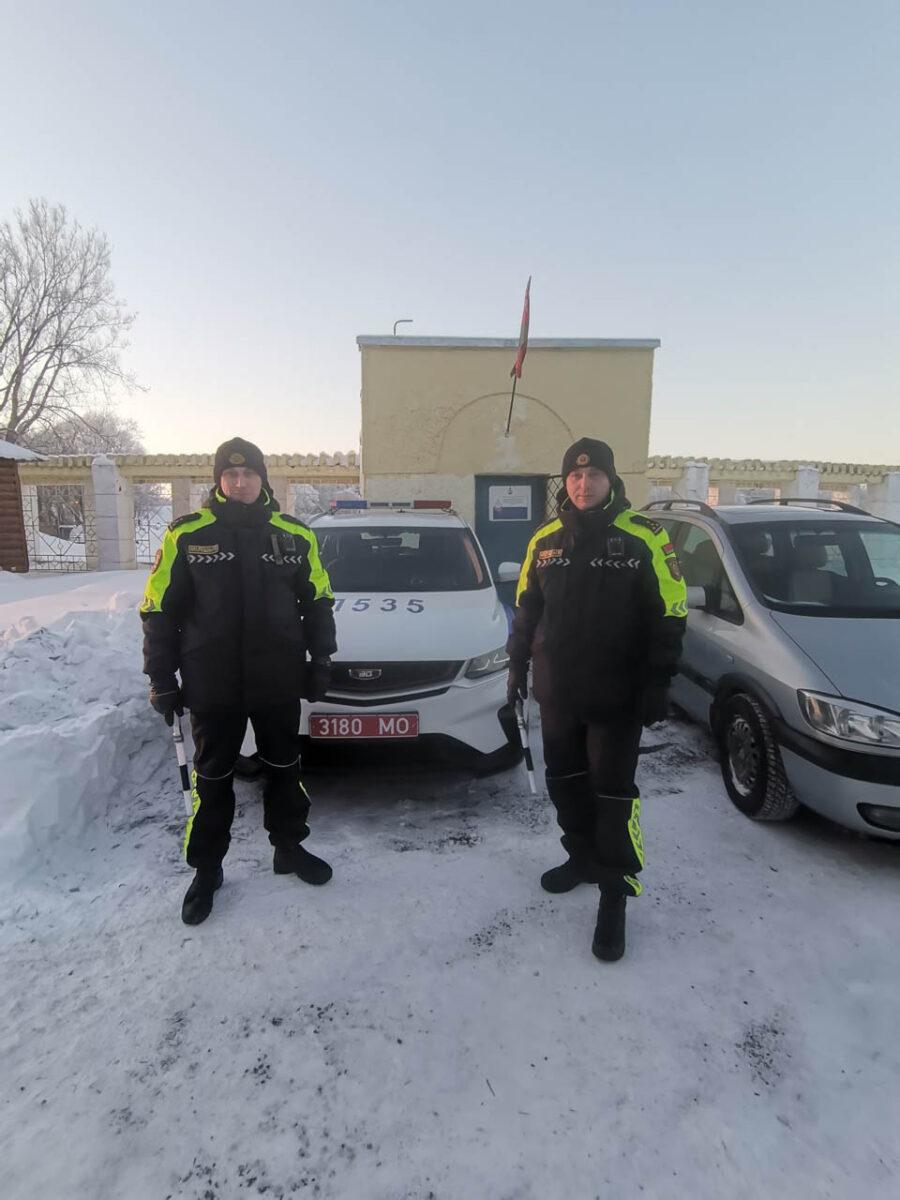 На озере в Крещенский сочельник Диком прошло традиционное окунание в ледяную воду