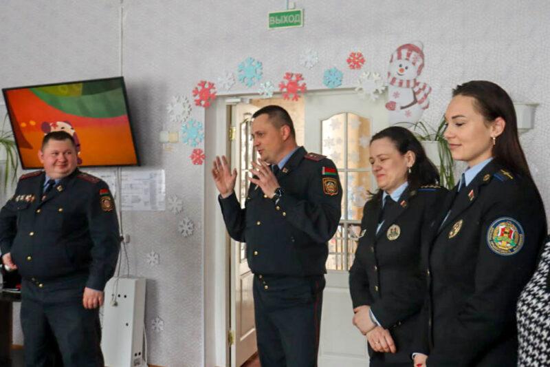 Воспитанников Несвижского районного социально-педагогического центра посетили сотрудники департамента охраны МВД и ОПИ
