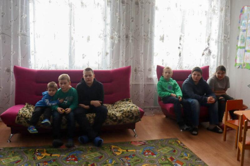 Воспитанников Несвижского районного социально-педагогического центра посетили сотрудники департамента охраны МВД и ОПИ