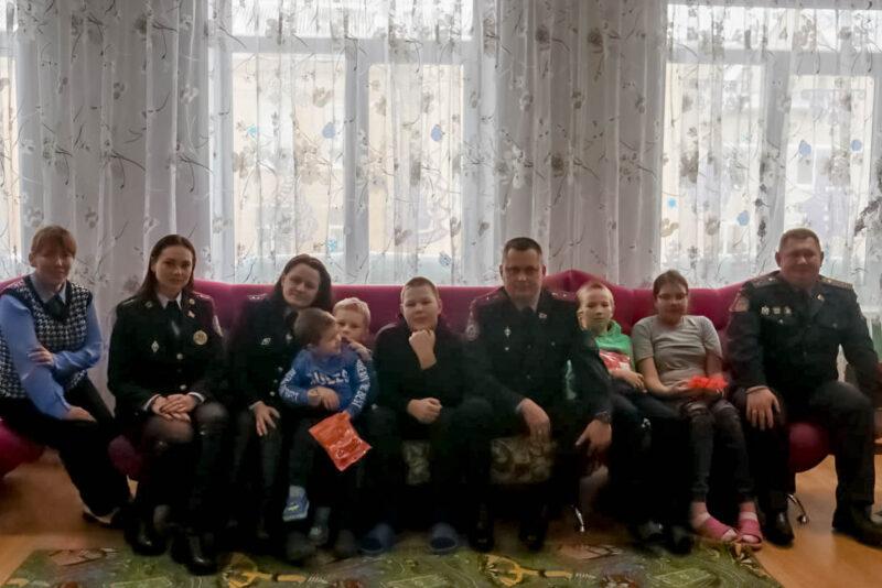 Воспитанников Несвижского районного социально-педагогического центра посетили сотрудники департамента охраны МВД и ОПИ