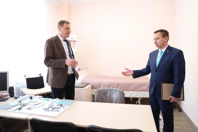 Окружить заботой, подарить тепло