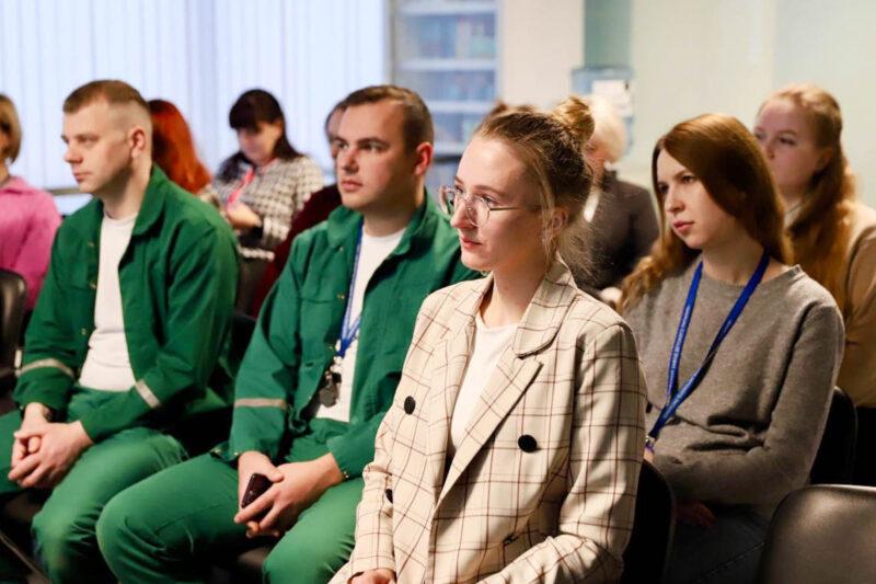 Министр образования встретился с трудовым коллективом ООО «Несвижский завод детского питания»