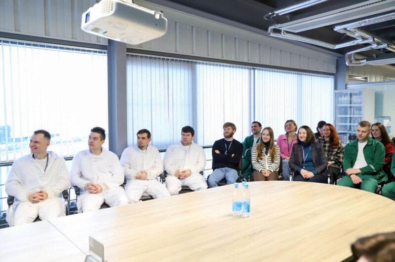 Министр образования Андрей Иванец встретился с трудовым коллективом ООО «Несвижский завод детского питания»