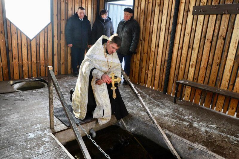 В деревне Качановичи прошли традиционные омовения в Крещенской купели