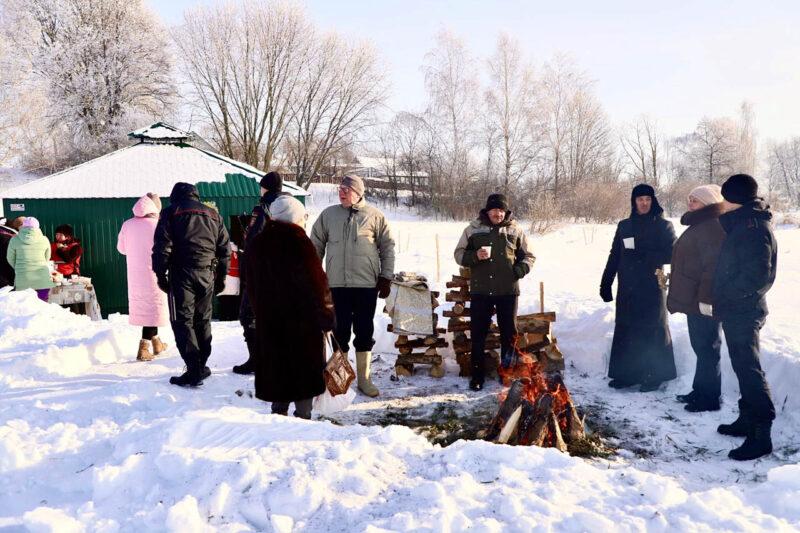 В деревне Качановичи прошли традиционные омовения в Крещенской купели