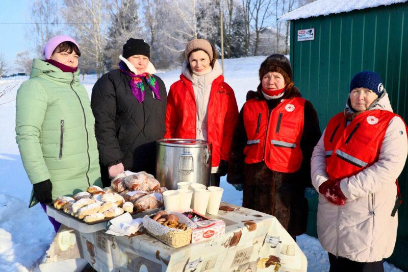 В деревне Качановичи прошли традиционные омовения в Крещенской купели
