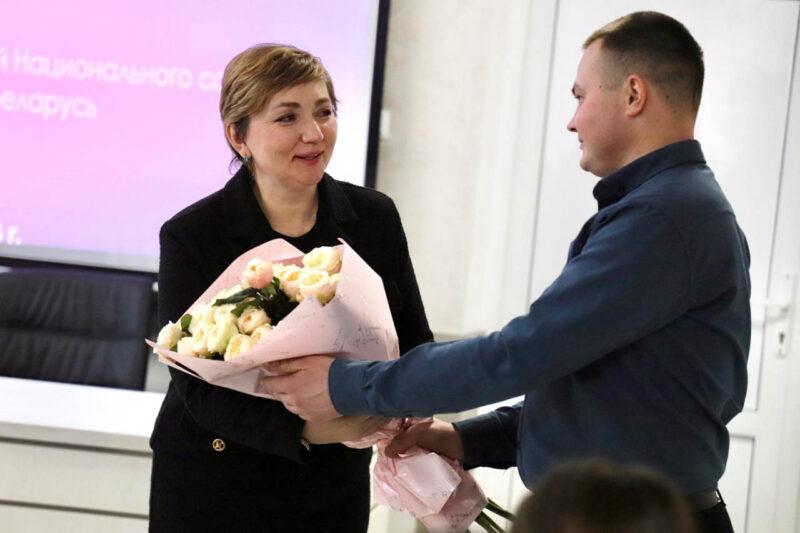 Елена Клишевич провела открытый диалог с работающей молодежью и членами Молодёжного совета