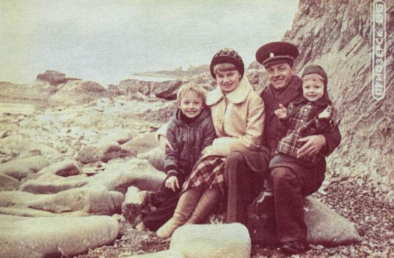 Распад СССР: стойко переносили все тяготы и лишения…