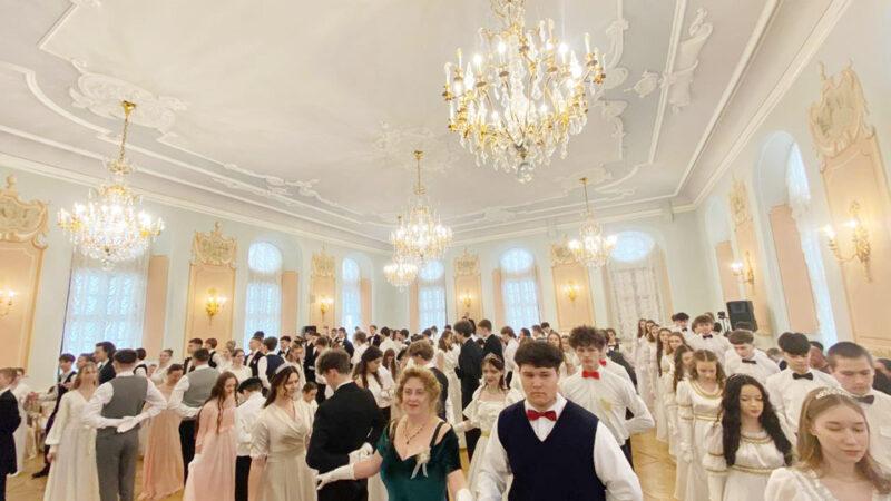 Сретенский Митрополичий бал молодежи состоялся в Национальном историко-культурном музее-заповеднике «Несвиж»