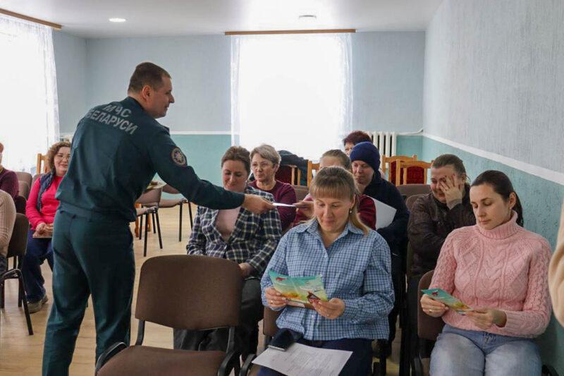 За бяспеку — адказныя разам: начальнік Нясвіжскага РАНС Максім Балацяны сустрэўся з працоўным калектывам ДП “ЭБ “Свеклавічная”