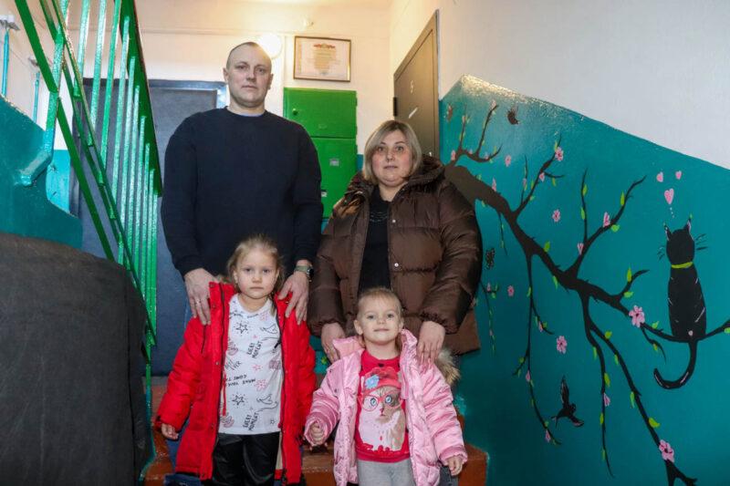 Когда жильцы берут всё в свои руки: подъезд в Снове — среди лучших в смотре-конкурсе