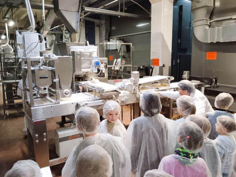 Ученики Островской средней школы посетили Минский хлебозавод №5