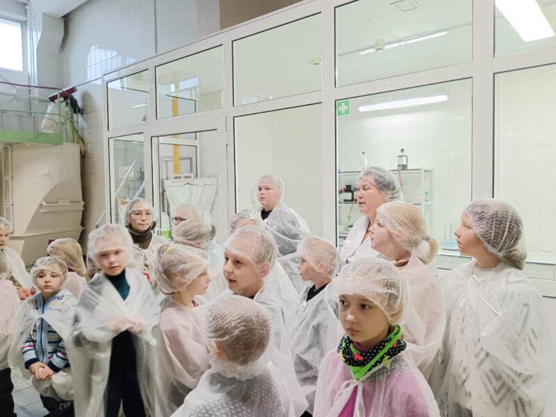 Ученики Островской средней школы посетили Минский хлебозавод №5