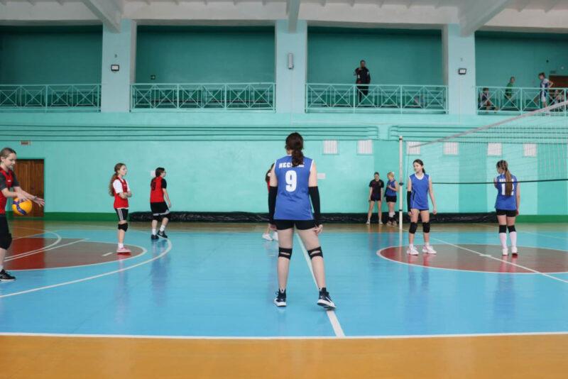 Через воспитанников — к новым победам: турнир по волейболу памяти С. М. Полякевича прошёл в Несвиже